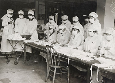 Nurses during the 1918 pandemic